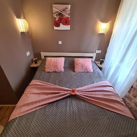 Traditional Beautiful House By The Beach Vila *