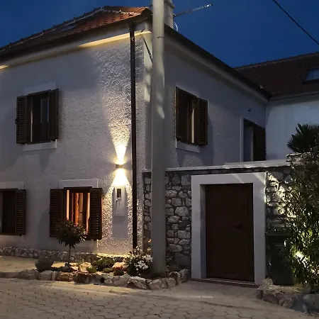 Traditional Beautiful House By The Beach *
