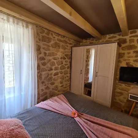 Vila Traditional Beautiful House By The Beach Vinjerac